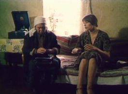 Zinaida Adamovich and Elena Mayorova in Roditeley ne vybirayut (1983)