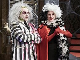 Alton Brown in Cutthroat Kitchen (2013)