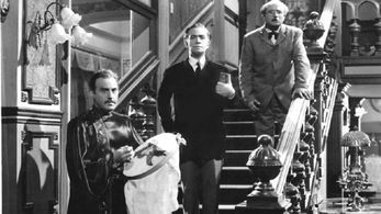 Guillermo Battaglia, Juan Corona, and Nicolás Fregues in La muerte camina en la lluvia (1948)