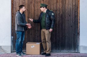 Paul Sedlmeir and Stefan Voglhuber in Hubert ohne Staller: Ein Paket zu viel (2022)