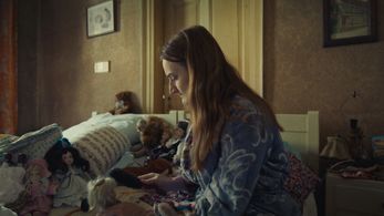 Freya Kreutzkam in Time of Moulting (2020)