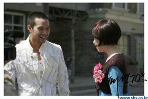 Min-Jung Kim and Jeong-myeong Cheon at an event for Fashion 70's (2005)