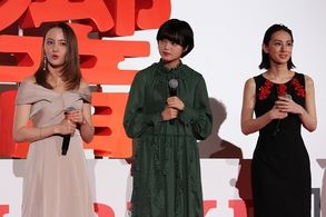 Still of Ayaka Wilson and Yurina Hirate and Keiko Kitagawa