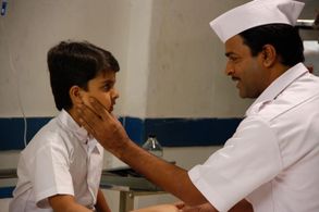 Bharat Jadhav in Aamhi Chamakate Taare (2012)