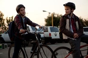 Reese Hartwig and Teo Halm in Earth to Echo (2014)