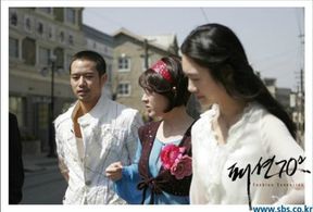 Min-Jung Kim, Yo-won Lee, and Jeong-myeong Cheon at an event for Fashion 70's (2005)