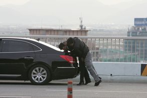 Kang-woo Kim and Han Sun Jo in A Better Tomorrow (2010)