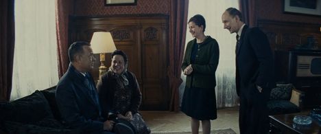 Tom Hanks, Petra-Maria Cammin, Michael Schenk, and Luce Dreznin in Bridge of Spies (2015)