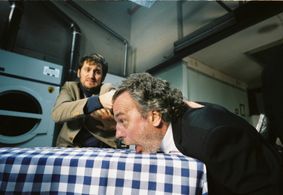 Jose Coronado and Raúl Arévalo in Murieron por encima de sus posibilidades (2014)