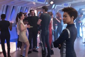 Sonequa Martin-Green and Mary Wiseman in Star Trek: Discovery (2017)