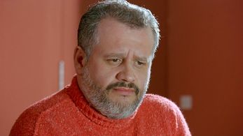 Juan Echanove in The Flower of My Secret (1995)