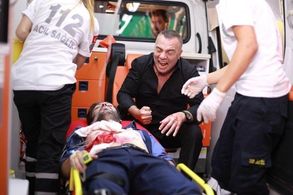 Oktay Kaynarca and Ozan Akbaba in Eskiya Dünyaya Hükümdar Olmaz (2015)