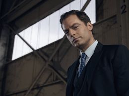 Justin Kirk in APB (2017)