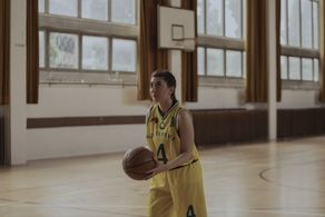 Daniela Hirsh in Ochránce (2021)