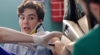 Tasso Feldman and Paul Skye Lehrman in The Resident (2018)