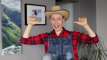 Cory Bertrand in Roommate Roulette (2022)