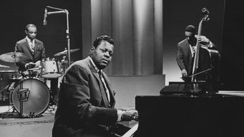 Oscar Peterson and The Oscar Peterson Trio in Stars of Jazz (1956)
