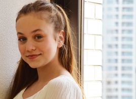 Ella Ballentine headlining Yahoo Japan as L.M. Montgomery's Anne of Green Gables will be released in theatres in Japan.