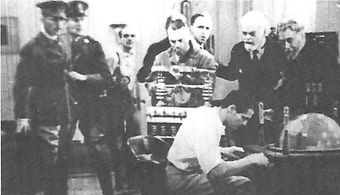 Edwards Davis, Eddie Fetherston, Henry Hall, Ralph Lewis, Eric Mayne, Kane Richmond, and Josef Swickard in The Lost City