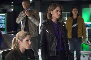 David Ramsey, Willa Holland, Carlos Valdes, and Emily Bett Rickards in The Flash (2014)