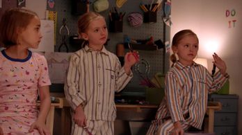 Marlow Barkley, Ella Allan, and Mia Allan in Single Parents (2018)