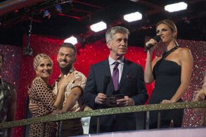 Tom Bergeron, Maureen McCormick, Artem Chigvintsev, and Erin Andrews in Dancing with the Stars (2005)