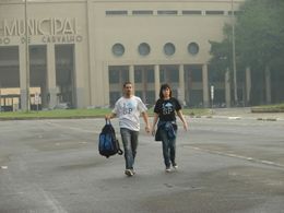 Alessandra Negrini and Fernando Alves Pinto in Two Rabbits (2012)