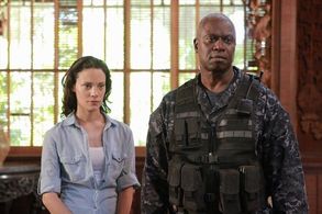 Andre Braugher and Camille De Pazzis in Last Resort (2012)