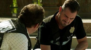 George Eads and David Berman in CSI: Crime Scene Investigation (2000)