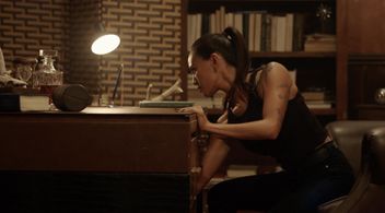 Samantha Richelle in Almost Paradise (2020)