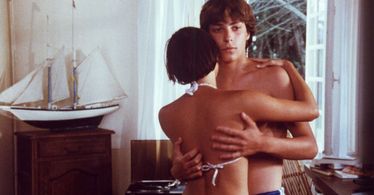 Simon de La Brosse and Amanda Langlet in Pauline at the Beach (1983)