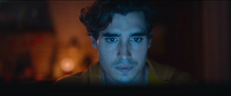 Henrique Zaga in Beyond The Universe (2022)