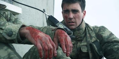 Ufuk Bayraktar and Caglar Ertugrul in The Mountain (2012)