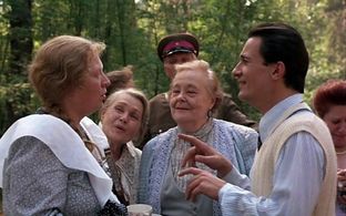 Nina Arkhipova, Alla Kazanskaya, Svetlana Kryuchkova, Oleg Menshikov, and Nikita Mikhalkov in Burnt by the Sun (1994)