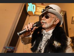 Doc Phineas performing at the MFB Las Vegas in «  Steampunk StandUp »