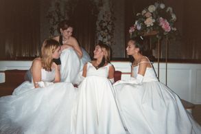 Kelsey Healey as Dara BTS on 