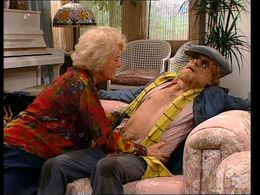 Truus Dekker and Wim T. Schippers in We zijn weer thuis (1989)