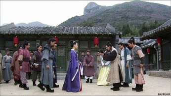 Kim Kap-su, Jeong-hak Park, Shi-ra Chae, Soo Ae, and Il-guk Song in Emperor of the Sea (2004)