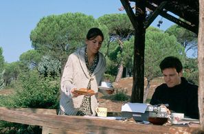 Colin Firth and Lúcia Moniz in Love Actually (2003)