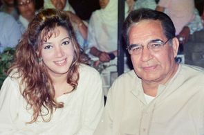 Writer Vekeana Dhillon with actor Kulbhushan Kharbanda on the sets of I - Proud to Be an Indian (2004).