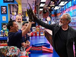 Robert Englund, Walter Flanagan, Bryan Johnson, and Ming Chen in Comic Book Men (2012)