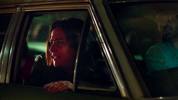 Pamela Adlon and Stephen Schneider in Bumblebee (2018)