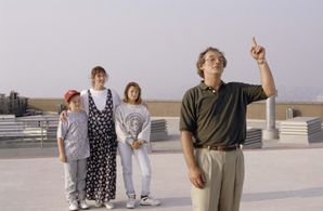 Christopher Lloyd, Shelley Duvall, Michael Faustino, and Laura Mooney in Suburban Commando (1991)