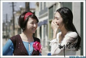 Min-Jung Kim and Yo-won Lee at an event for Fashion 70's (2005)