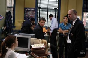 Terry Kinney, Jeremy Renner, Amber Tamblyn, and Monique Gabriela Curnen in The Unusuals (2009)