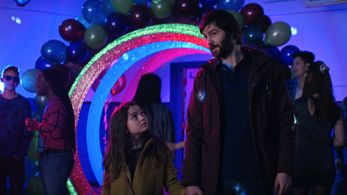 Jim Sturgess and Brooklynn Prince in Home Before Dark (2020)