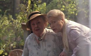 Nina Arkhipova and Alla Kazanskaya in Burnt by the Sun (1994)