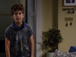 FOX's Call Me Kat - Season 3 Episode 5 