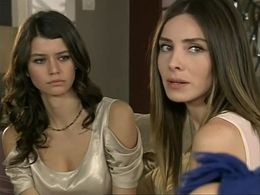 Beren Saat and Nur Fettahoglu in Forbidden Love (2008)