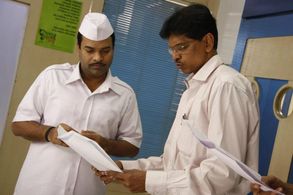 Bharat Jadhav in Aamhi Chamakate Taare (2012)